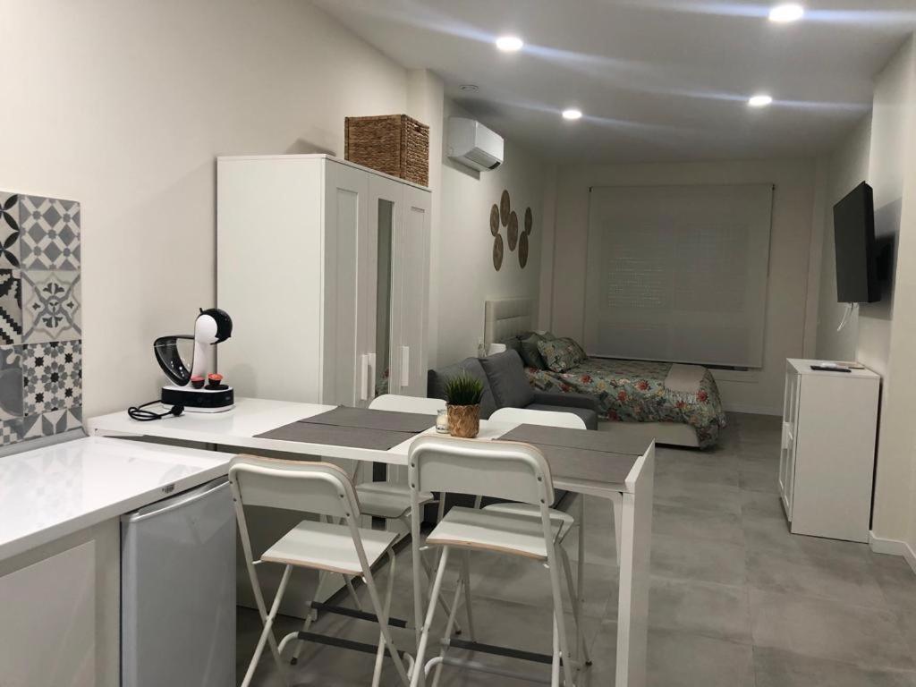 Centro Estudio Trinidad Malaga 3 מראה חיצוני תמונה